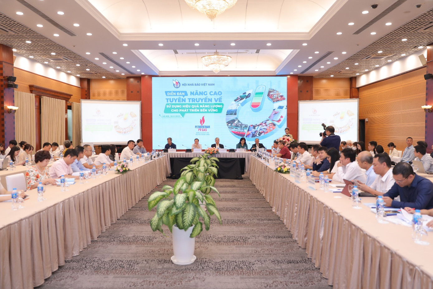 Toàn cảnh Diễn đàn Nâng cao tuyên truyền về sử dụng hiệu quả năng lượng cho phát triển bền vững