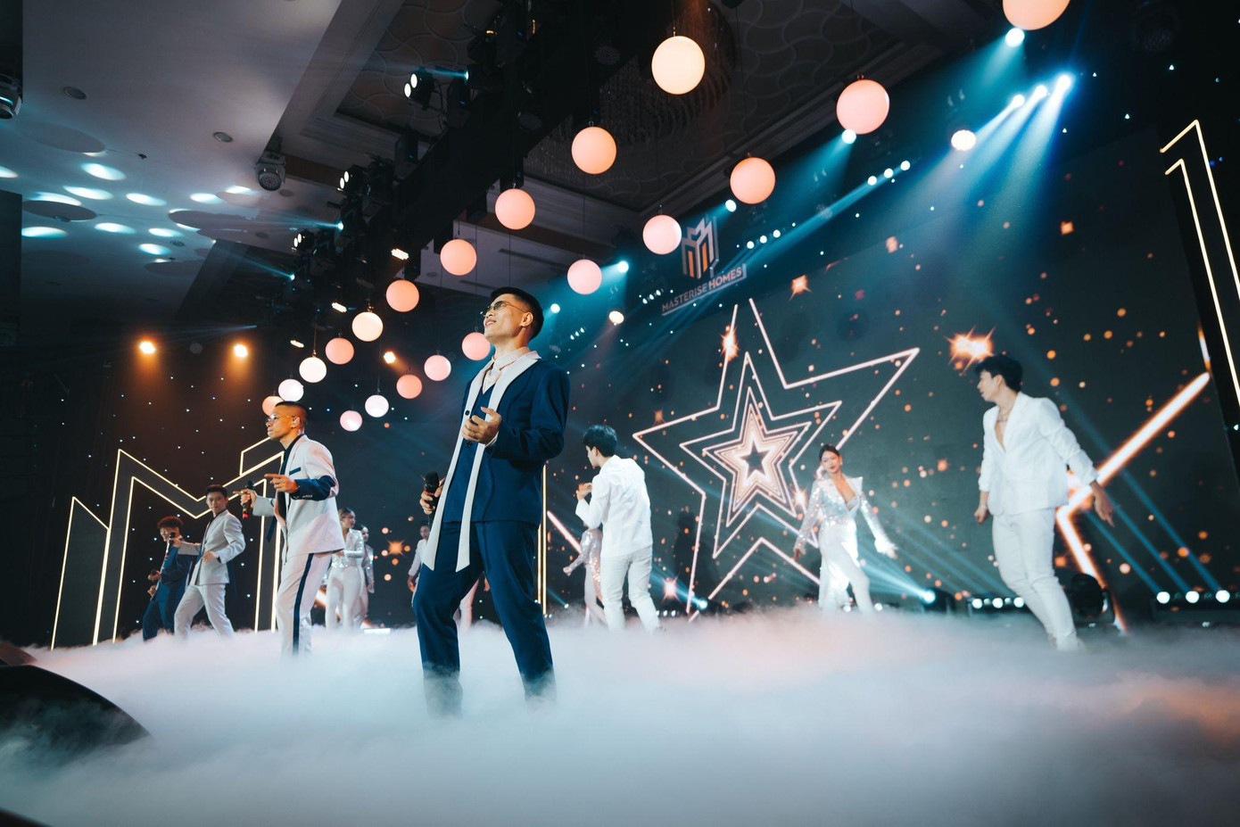 Màn trình diễn bùng cháy của OPlus tiếp lửa cho tinh thần nhiệt huyết của mỗi chiến binh kinh doanh.