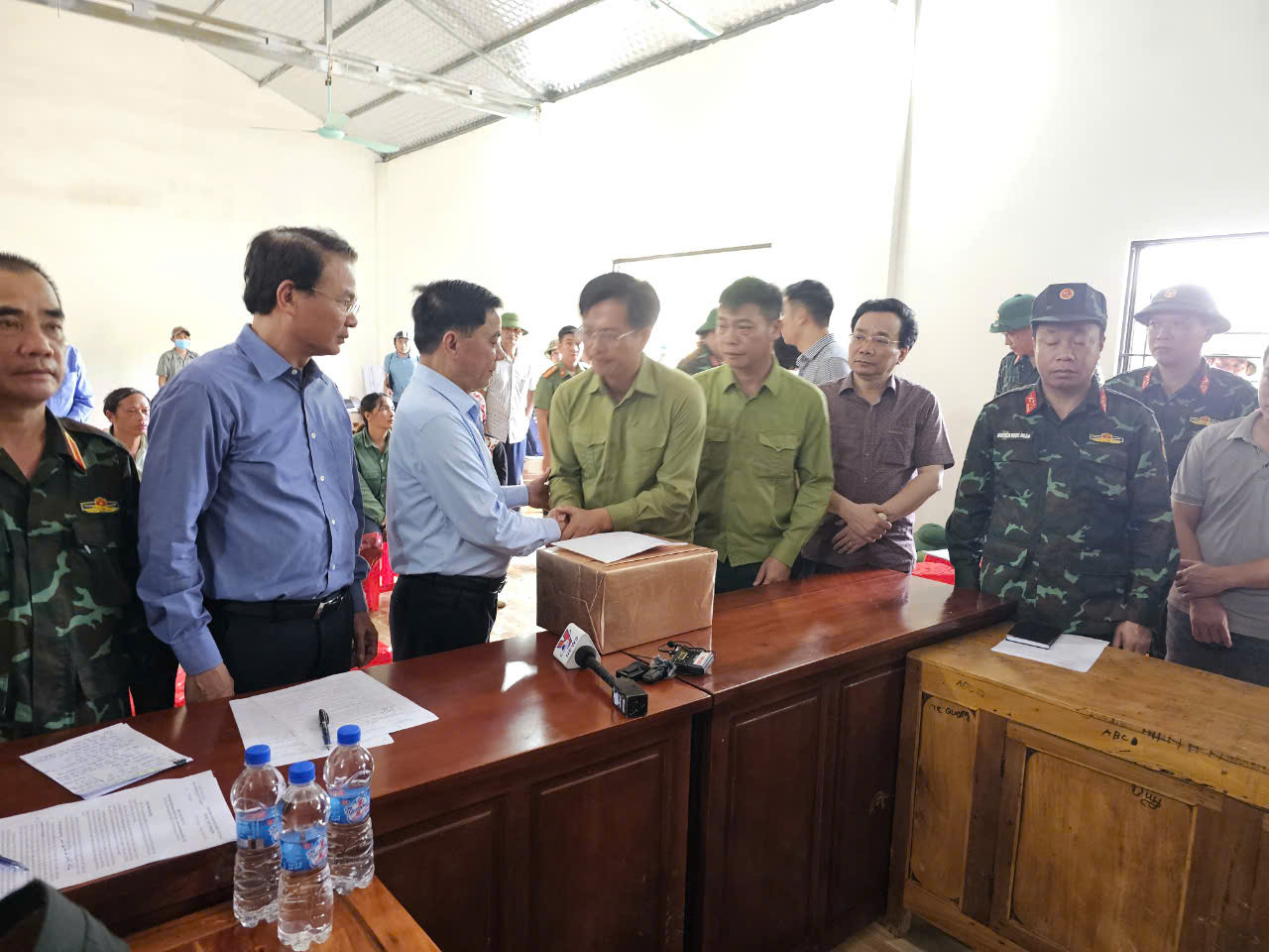 Nước lũ sông Hồng tại Hà Nội giảm nửa mét ảnh 14