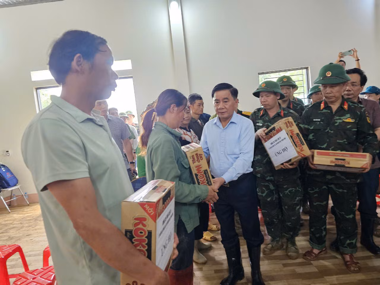 Nước lũ sông Hồng tại Hà Nội giảm nửa mét ảnh 15 Nước lũ sông Hồng tại Hà Nội giảm nửa mét ảnh 15