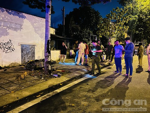 Công an có mặt điều tra nguyên nhân. Công an có mặt điều tra nguyên nhân.