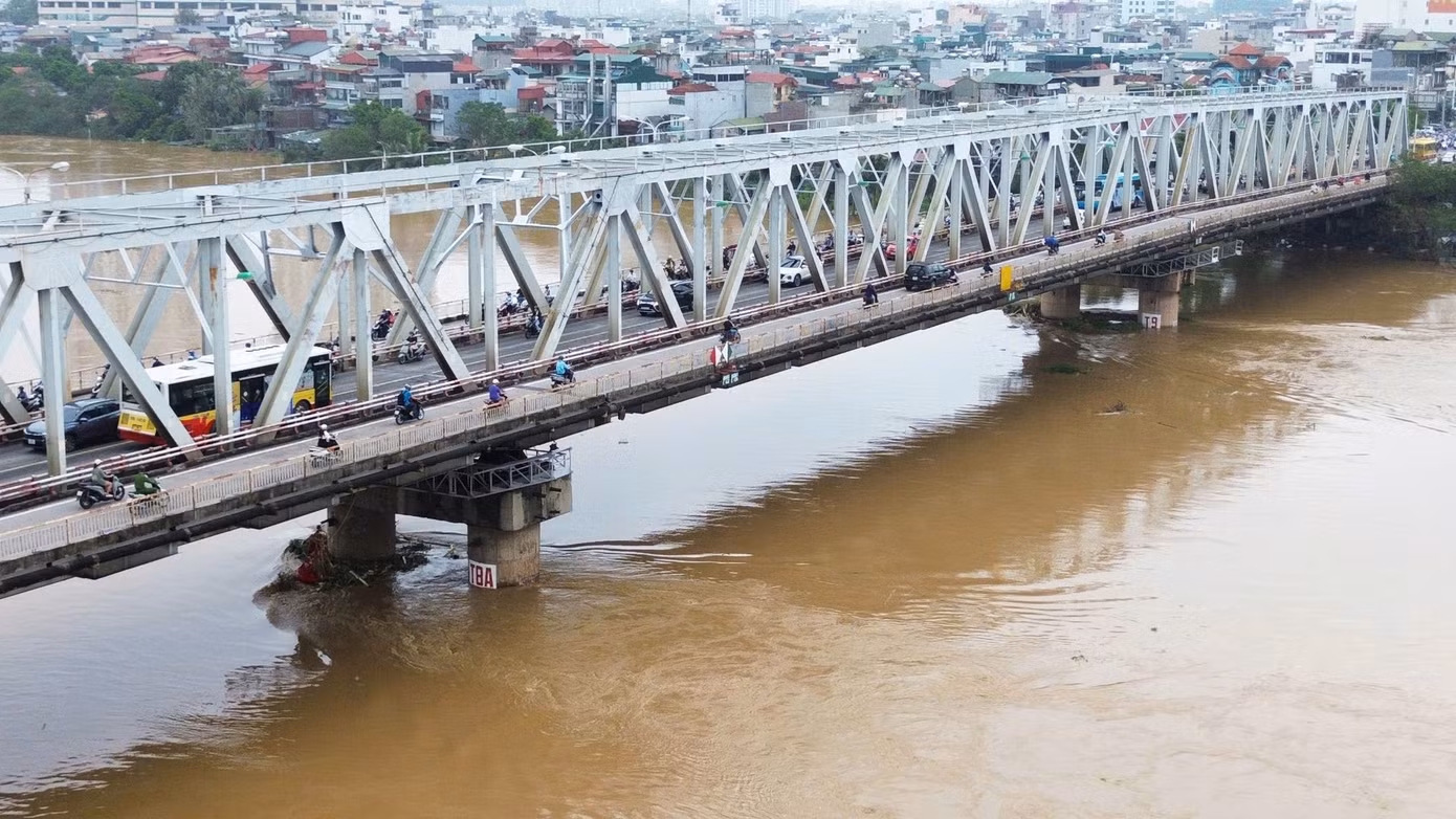 Nước lũ sông Hồng tại Hà Nội giảm nửa mét ảnh 10 Nước lũ sông Hồng tại Hà Nội giảm nửa mét ảnh 10