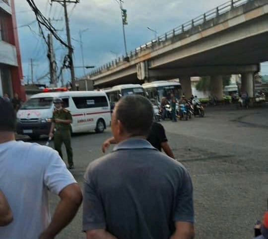 Lực lượng chức năng phân luồng giao thông