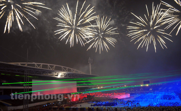 Đêm hội pháo hoa rực rỡ mừng Thủ đô nghìn tuổi ảnh 4