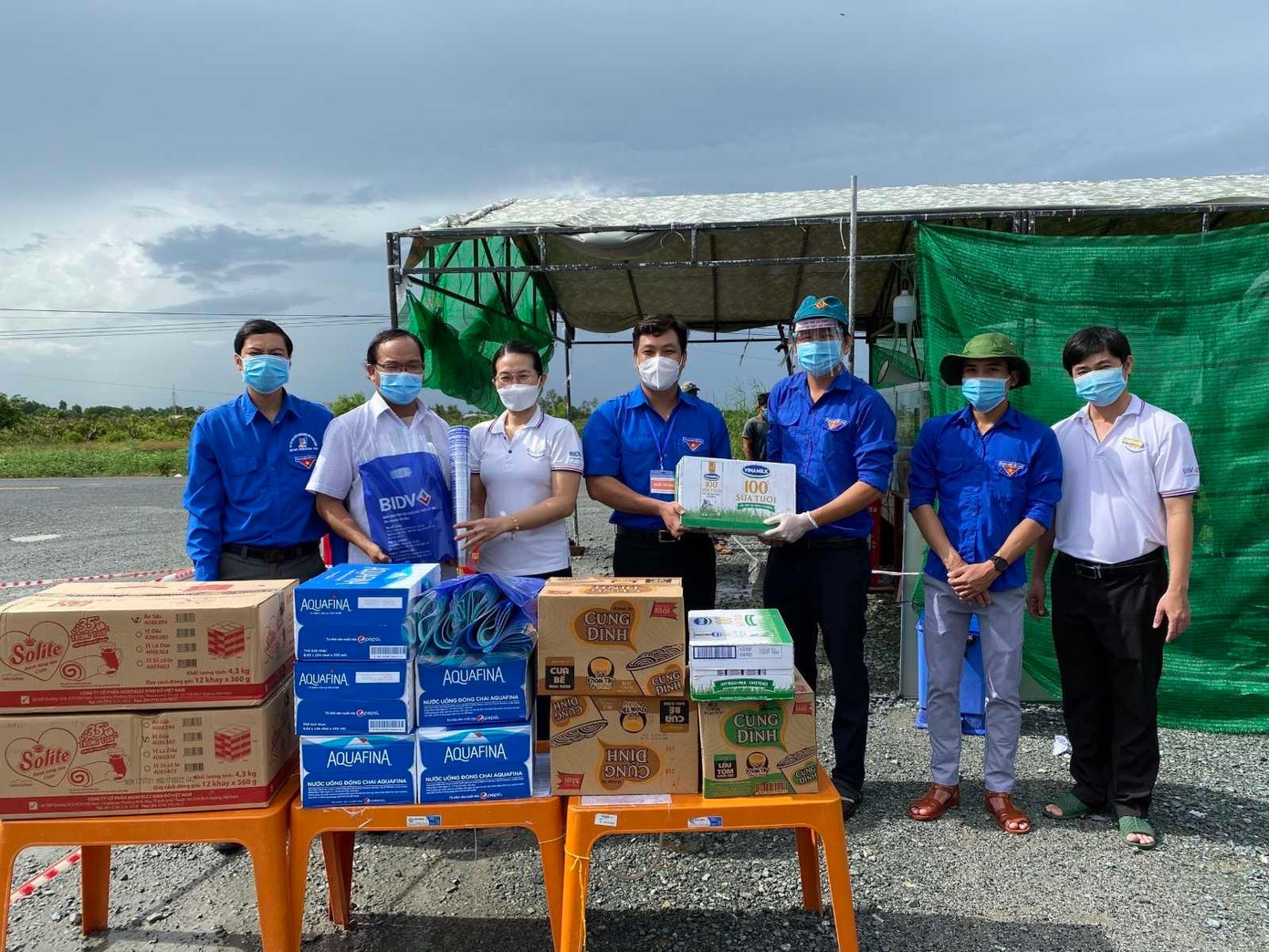 Thành Đoàn Cần Thơ thăm, động viên, tặng quà đội hình tình nguyện