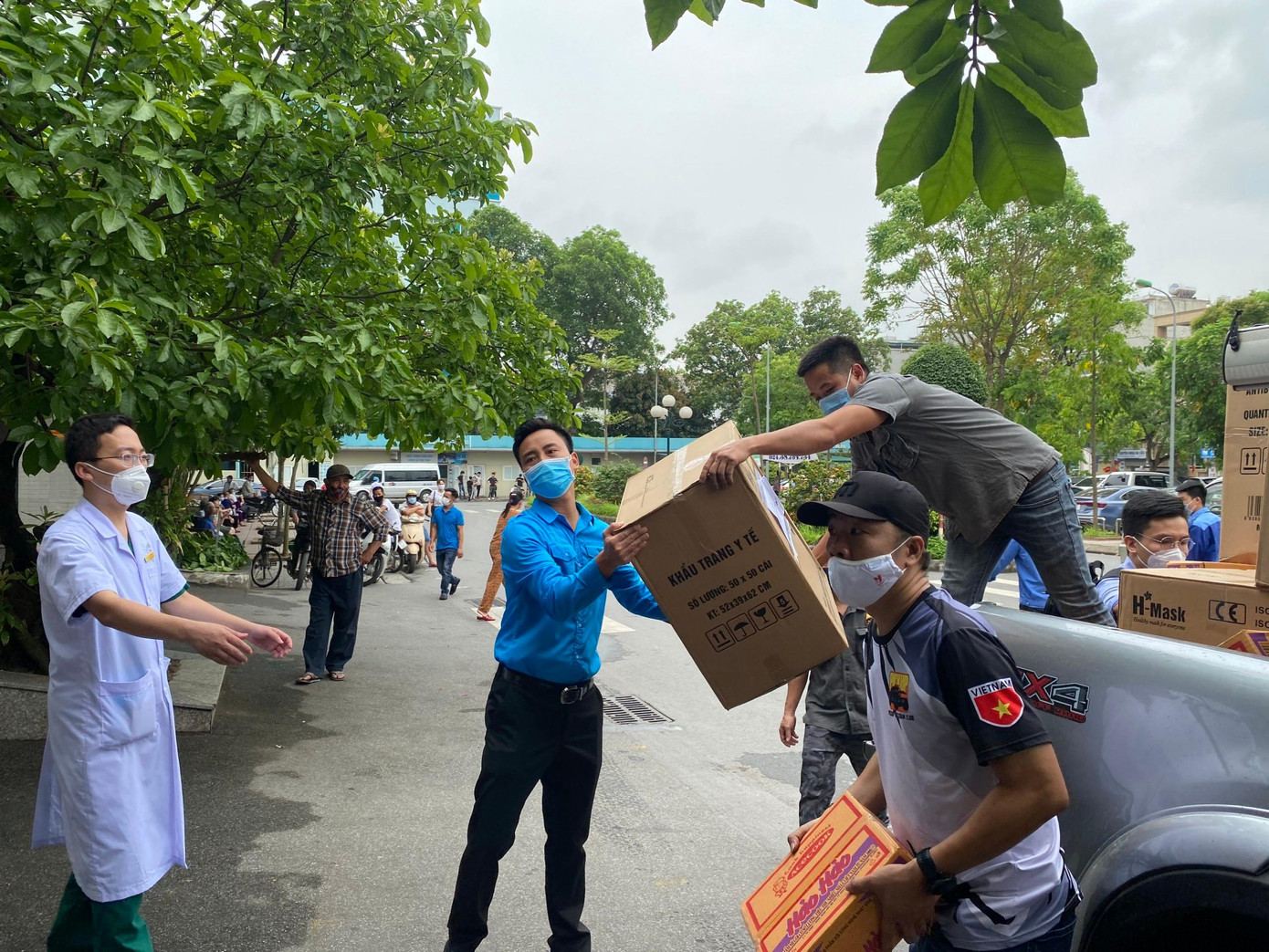 Anh Nguyễn Đức Tiến, Phó Bí thư Thường trực Thành Đoàn, Chủ tịch Hội LHTN Việt Nam TP Hà Nội thường xuyên tham gia, tổ chức nhiều chương trình, hoạt động ý nghĩa tiếp sức người dân trong thời điểm dịch bệnh khó khăn Anh Nguyễn Đức Tiến, Phó Bí thư Thường trực Thành Đoàn, Chủ tịch Hội LHTN Việt Nam TP Hà Nội thường xuyên tham gia, tổ chức nhiều chương trình, hoạt động ý nghĩa tiếp sức người dân trong thời điểm dịch bệnh khó khăn