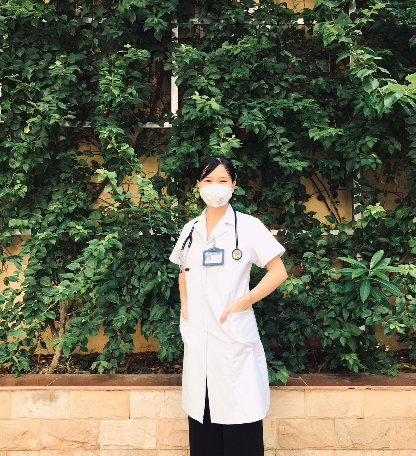 Nguyễn Thị Huyền, nữ bác sĩ nội trú năm nhất, chuyên ngành Nội khoa, ĐH Y Hà Nội