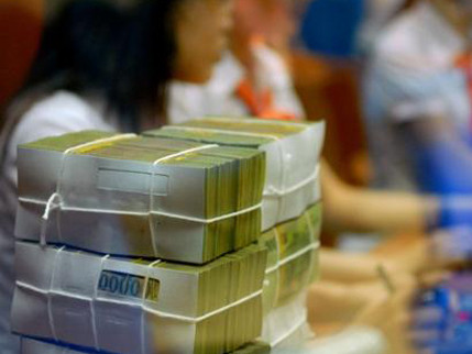 Ngân hàng chuyển áp lực xử lý nợ xấu lên doanh nghiệp. Ảnh: Hoàng Hà. Ngân hàng chuyển áp lực xử lý nợ xấu lên doanh nghiệp. Ảnh: Hoàng Hà