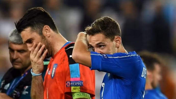 Buffon bật khóc khi Italia dừng chân ở tứ kết ảnh 4