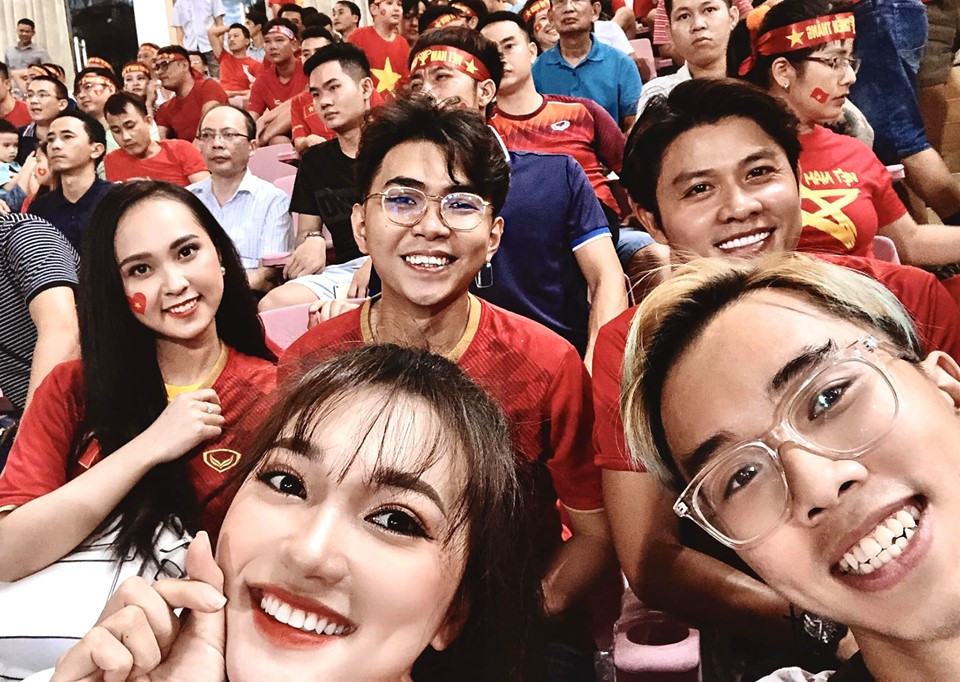 Dàn bạn gái hotgirl của cầu thủ Việt chia sẻ gì sau chiến thắng? ảnh 4