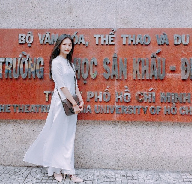 Những hot girl bất ngờ nổi tiếng với vài khoảnh khắc xuất thần ảnh 8