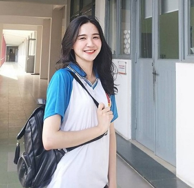 Những hot girl bất ngờ nổi tiếng với vài khoảnh khắc xuất thần ảnh 1