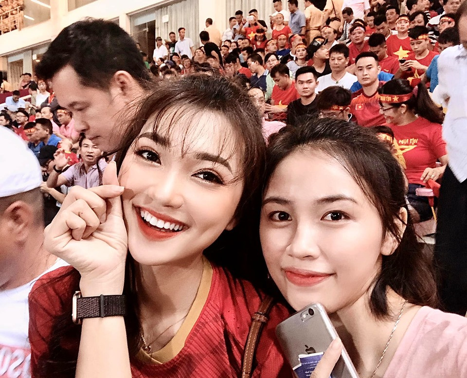 Dàn bạn gái hotgirl của cầu thủ Việt chia sẻ gì sau chiến thắng? ảnh 5
