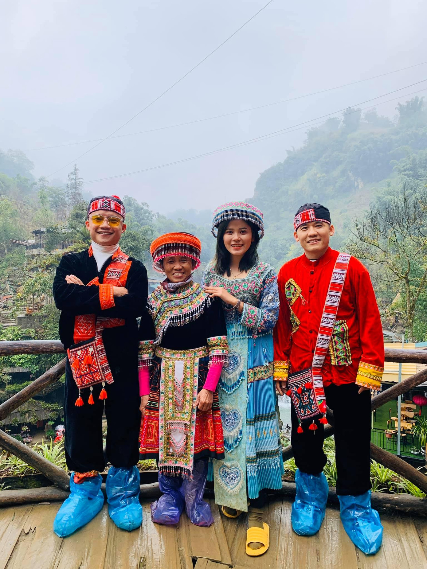 Khán giả khuyên bà Tân nên nghỉ ngơi đi du lịch thay vì cố gắng làm clip mà không có ý tưởng gì mới. Khán giả khuyên bà Tân nên nghỉ ngơi đi du lịch thay vì cố gắng làm clip mà không có ý tưởng gì mới.