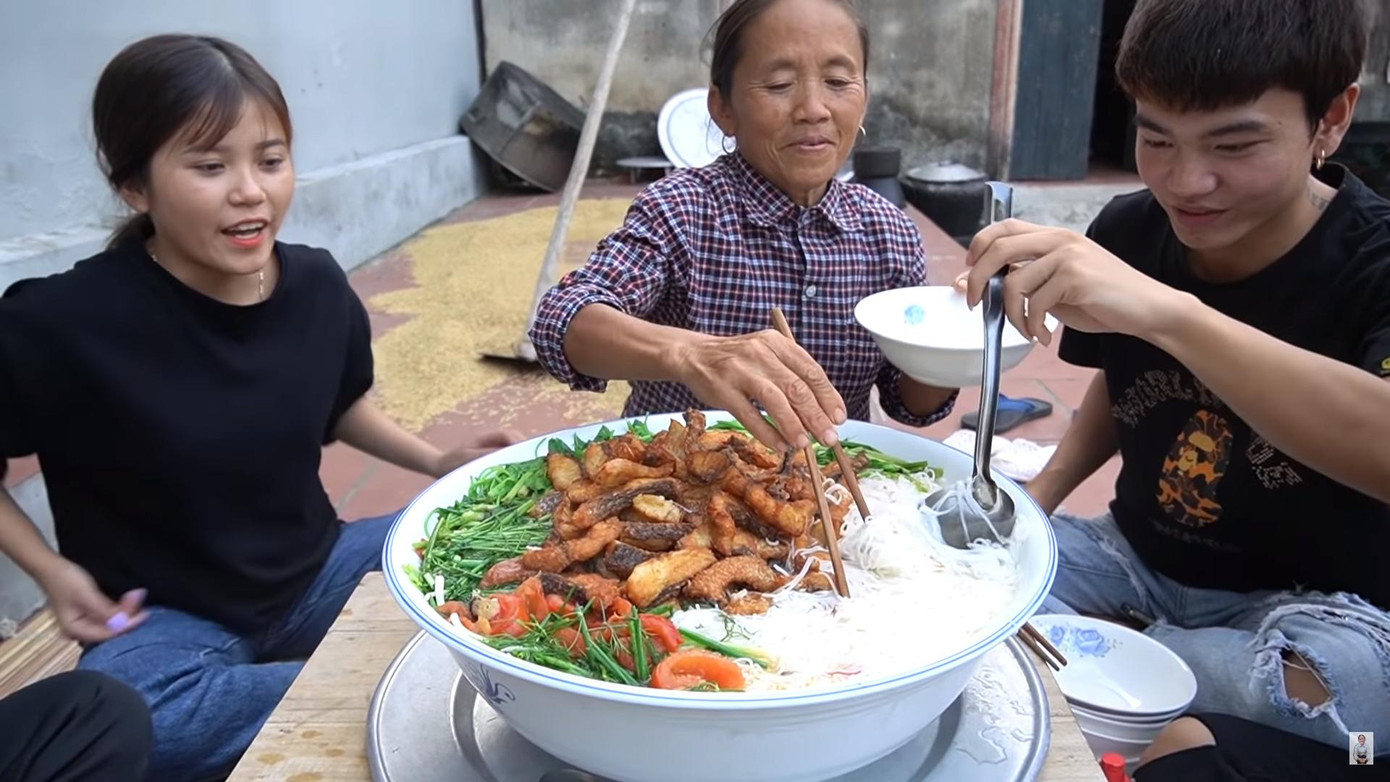 Bún cá siêu to khổng lồ. Bún cá siêu to khổng lồ.