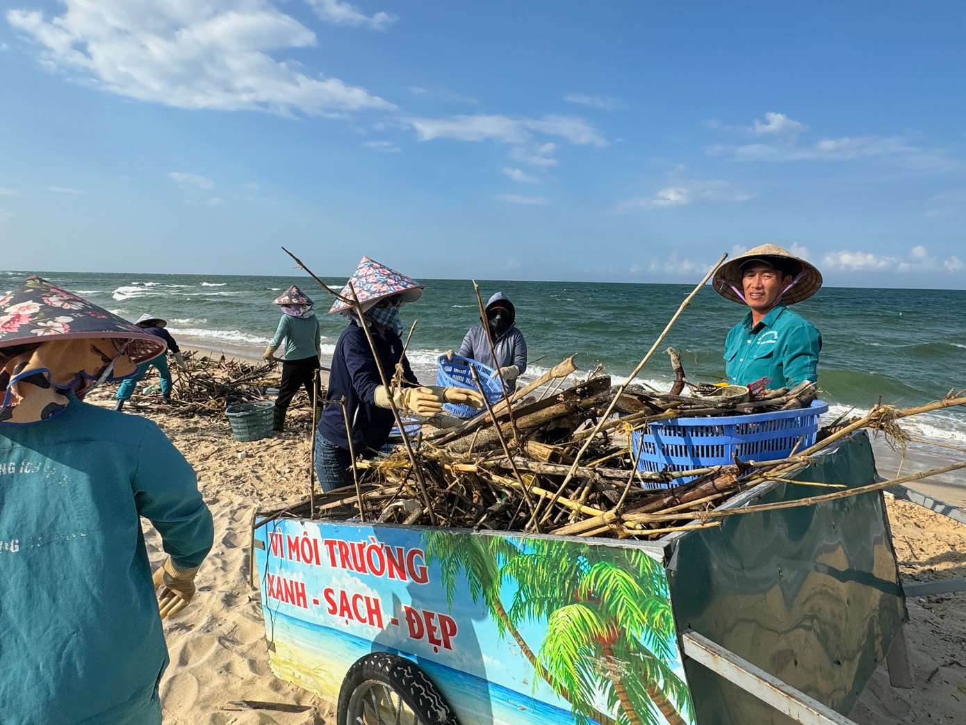 Rác quá nhiều, những công nhân mong muốn có lực lượng hỗ trợ Rác quá nhiều, những công nhân mong muốn có lực lượng hỗ trợ
