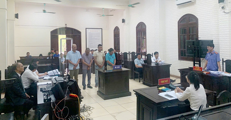 Các bị cáo tại phiên toà sơ thẩm.
