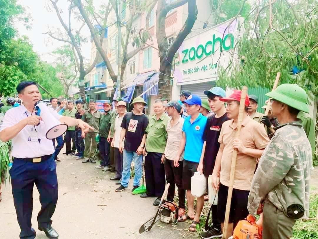 Một nhóm tình nguyện viên Quảng Bình ra Hải Phòng giúp người dân khắc phục hậu quả bão số 3.