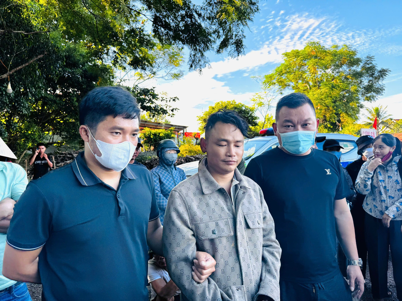 Đối tượng Mão và Huyên bị bắt trên đường vận chuyển ma tuý. Đối tượng Mão và Huyên bị bắt trên đường vận chuyển ma tuý.