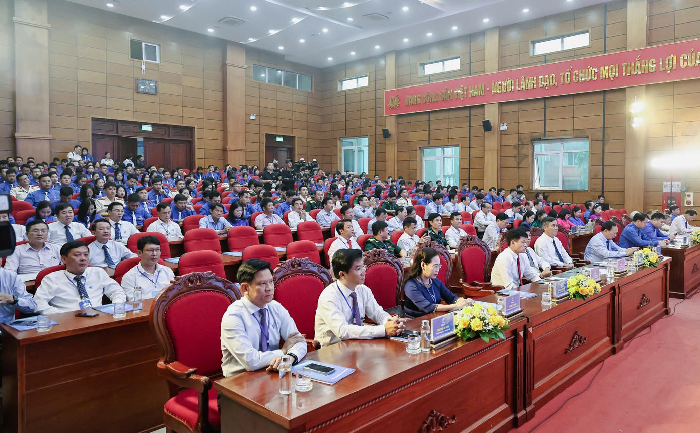 Phiên trọng thể Đại hội đại biểu Hội LHTN Việt Nam tỉnh Quảng Bình. Phiên trọng thể Đại hội đại biểu Hội LHTN Việt Nam tỉnh Quảng Bình.