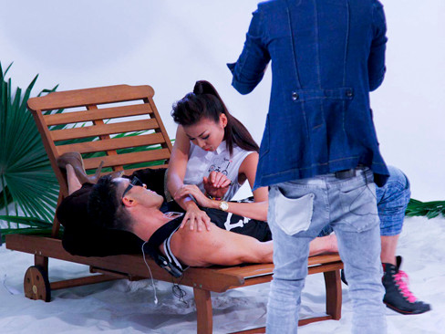 Đặc biệt trong buổi sơ tuyển ngày hôm nay, hai giám khảo Thanh Hằng và Adam đã có những pha tạo dáng rất tình tứ để làm mẫu cho các thí sinh