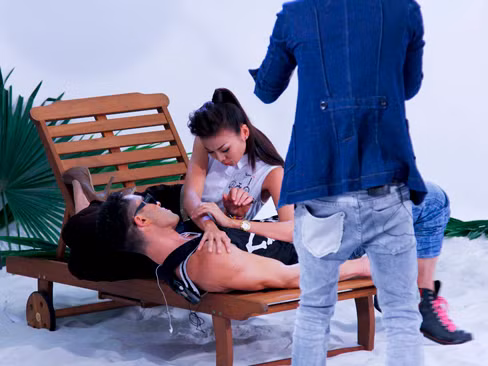 Đặc biệt trong buổi sơ tuyển ngày hôm nay, hai giám khảo Thanh Hằng và Adam đã có những pha tạo dáng rất tình tứ để làm mẫu cho các thí sinh