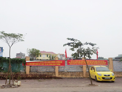 Người dân khẩn thiết đề nghị cơ quan chức năng vào cuộc kiểm tra việc cho thuê đất công của phường Bồ Đề. Người dân khẩn thiết đề nghị cơ quan chức năng vào cuộc kiểm tra việc cho thuê đất công của phường Bồ Đề