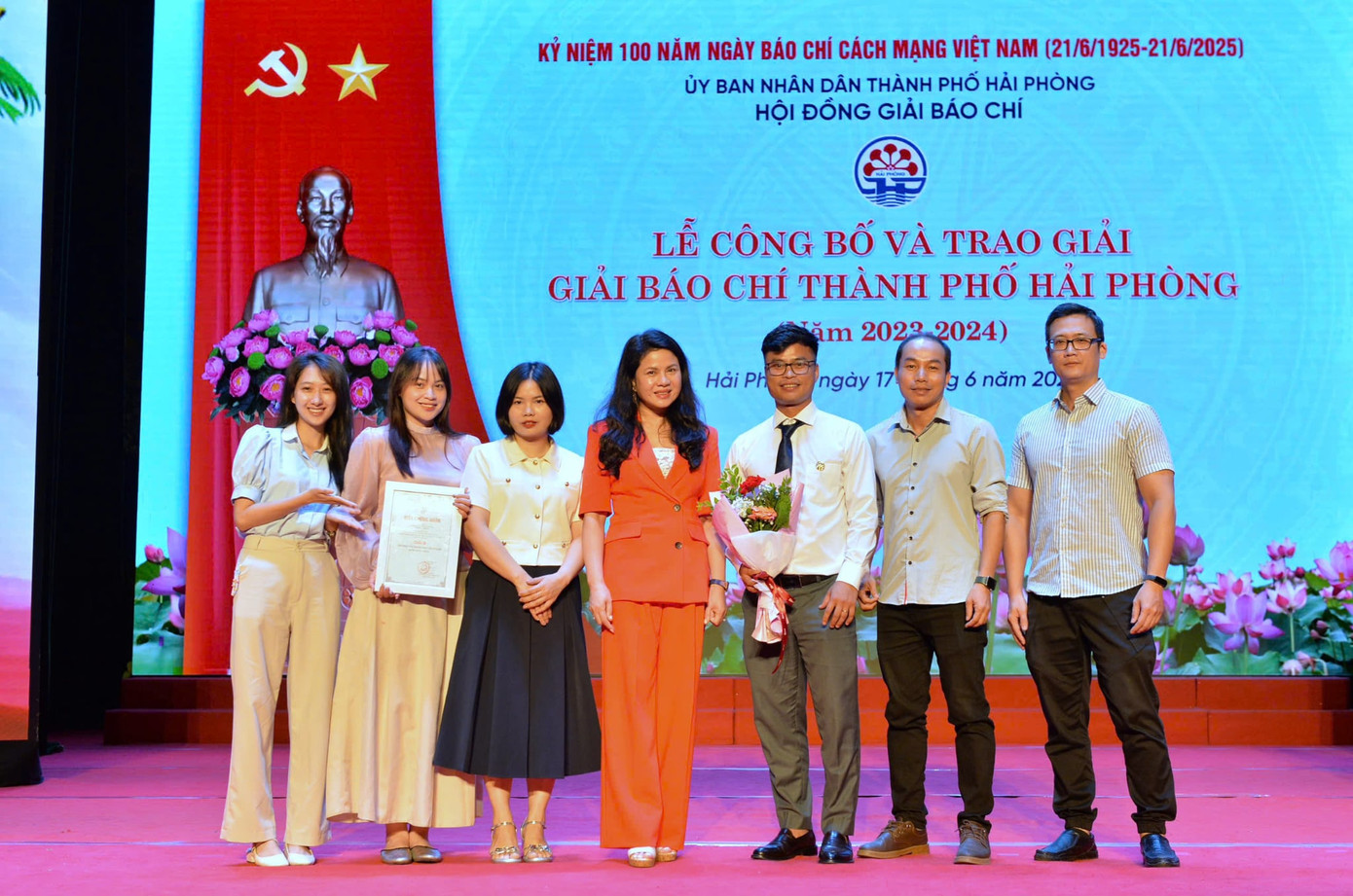 Nhóm tác giả Nguyễn Thị Toan, Trần Ngọc Ánh, Trần Gia Linh, Nguyễn Trọng Quân, Nguyễn Trọng Tài, Nguyễn Văn Hoàn đạt giải B Nhóm tác giả Nguyễn Thị Toan, Trần Ngọc Ánh, Trần Gia Linh, Nguyễn Trọng Quân, Nguyễn Trọng Tài, Nguyễn Văn Hoàn đạt giải B