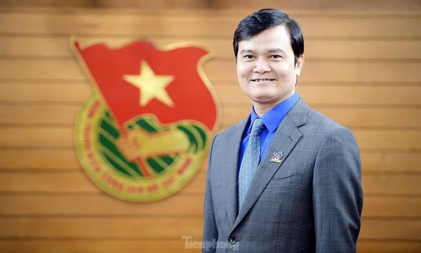 Đảng ủy Mặt trận Tổ quốc, các đoàn thể Trung ương chỉ định anh Bùi Quang Huy - Ủy viên dự khuyết T.Ư Đảng, Bí thư thứ nhất T.Ư Đoàn giữ chức Bí thư Đảng ủy T.Ư Đoàn TNCS Hồ Chí Minh nhiệm kỳ 2020 – 2025. Đảng ủy Mặt trận Tổ quốc, các đoàn thể Trung ương chỉ định anh Bùi Quang Huy - Ủy viên dự khuyết T.Ư Đảng, Bí thư thứ nhất T.Ư Đoàn giữ chức Bí thư Đảng ủy T.Ư Đoàn TNCS Hồ Chí Minh nhiệm kỳ 2020 – 2025.