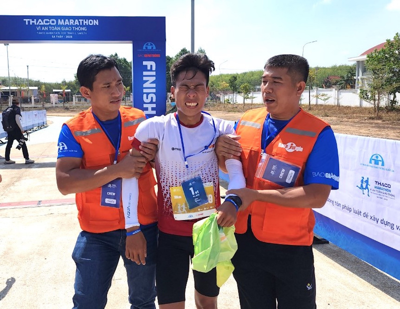 VĐV Hồ Ngọc Sơn (Kon Tum) về nhất nội dung 10km.