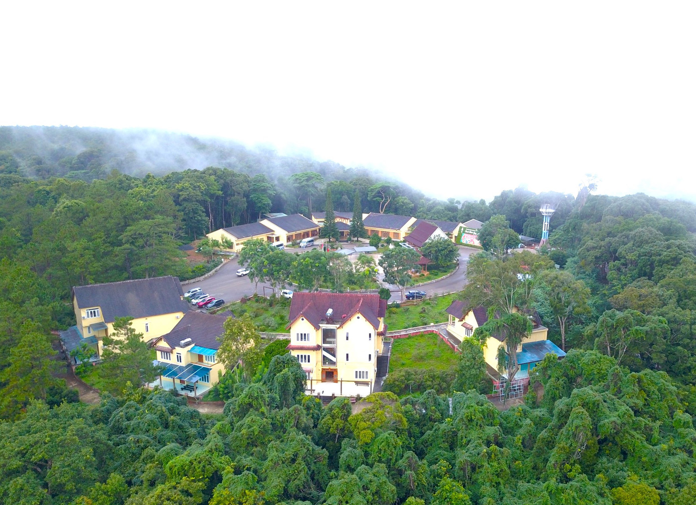 Mới đây, Sở TN&amp;MT Kon Tum ban hành kết luận thanh tra việc quản lý, sử dụng đất đai trong các lĩnh vực thu hút đầu tư (ngày 13/6/2023) trên địa bàn huyện Kon Plông. Kết luận chỉ rõ, homestay 9 căn nhà ở và nhà sàn do Cty TNHH Khánh Dương – Măng Đen quản lý có nhiều vi phạm.