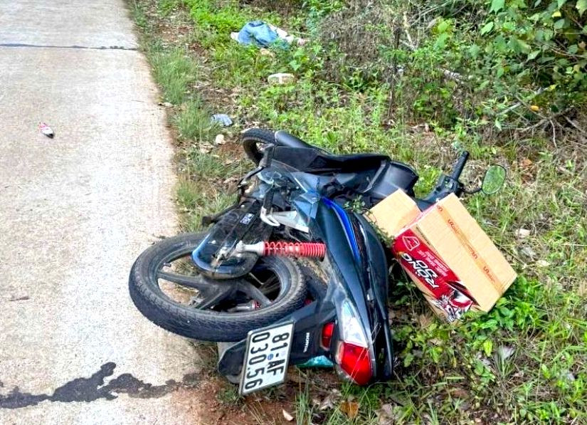 Xe máy của cô giáo M tại hiện trường