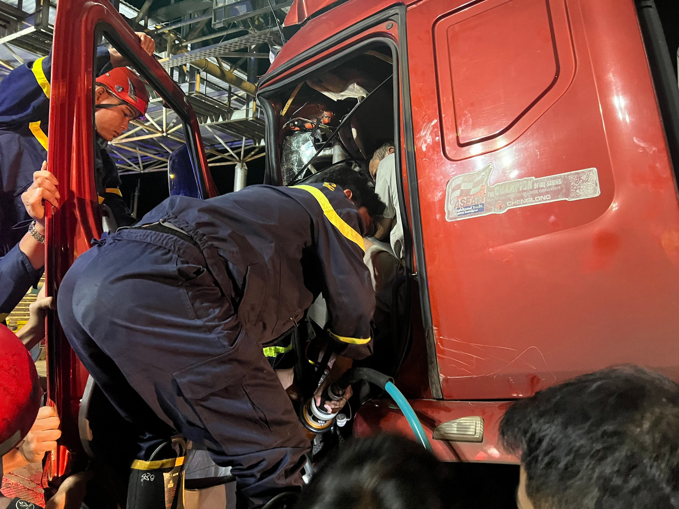 Tài xế thời điểm bị mắc kẹt. Tài xế thời điểm bị mắc kẹt.