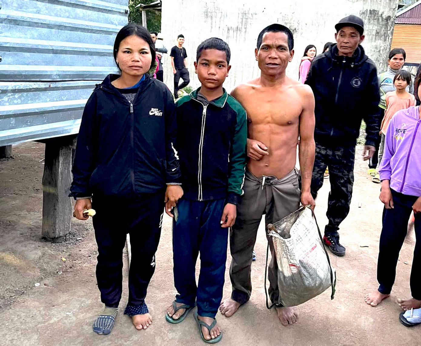 Em Đinh Thên đoàn tụ người thân