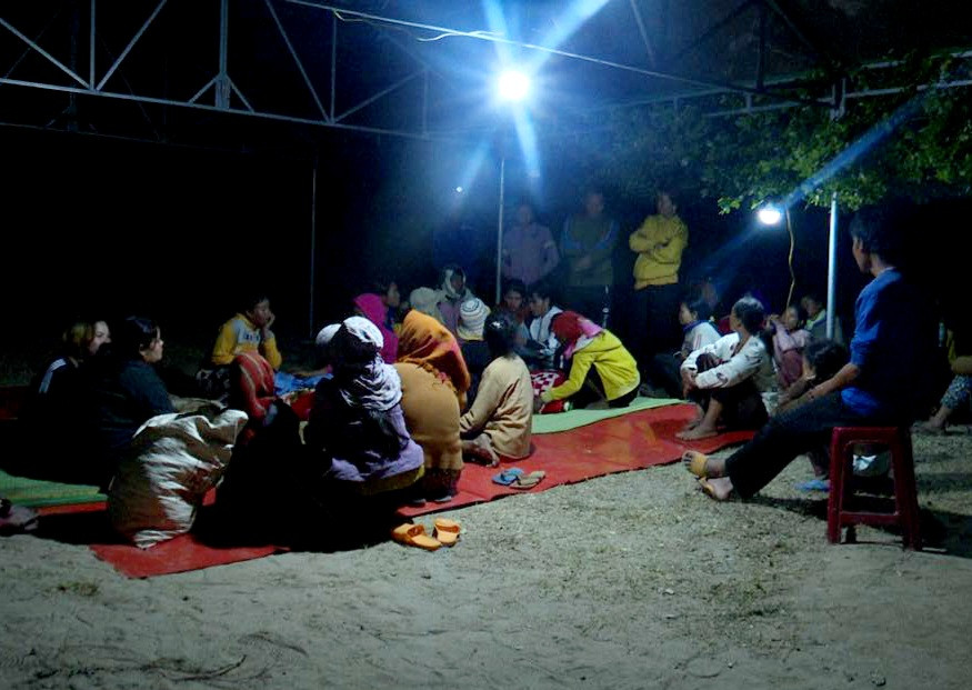 Người dân đến chia buồn, lo hậu sự với gia đình người gặp nạn Người dân đến chia buồn, lo hậu sự với gia đình người gặp nạn