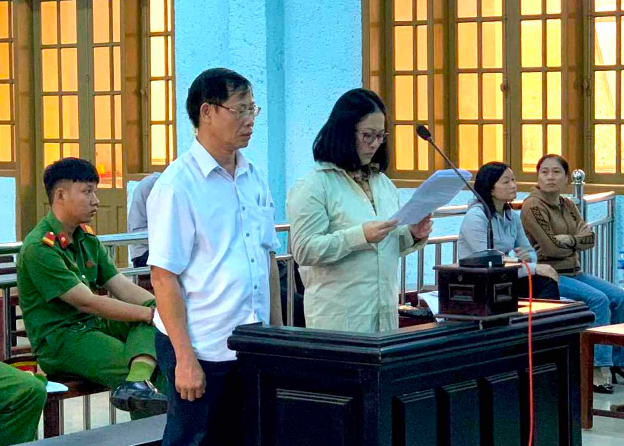 Quý và Huệ tại phiên toà