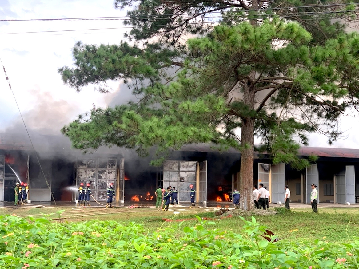 Lực lượng chức năng chữa cháy Lực lượng chức năng chữa cháy