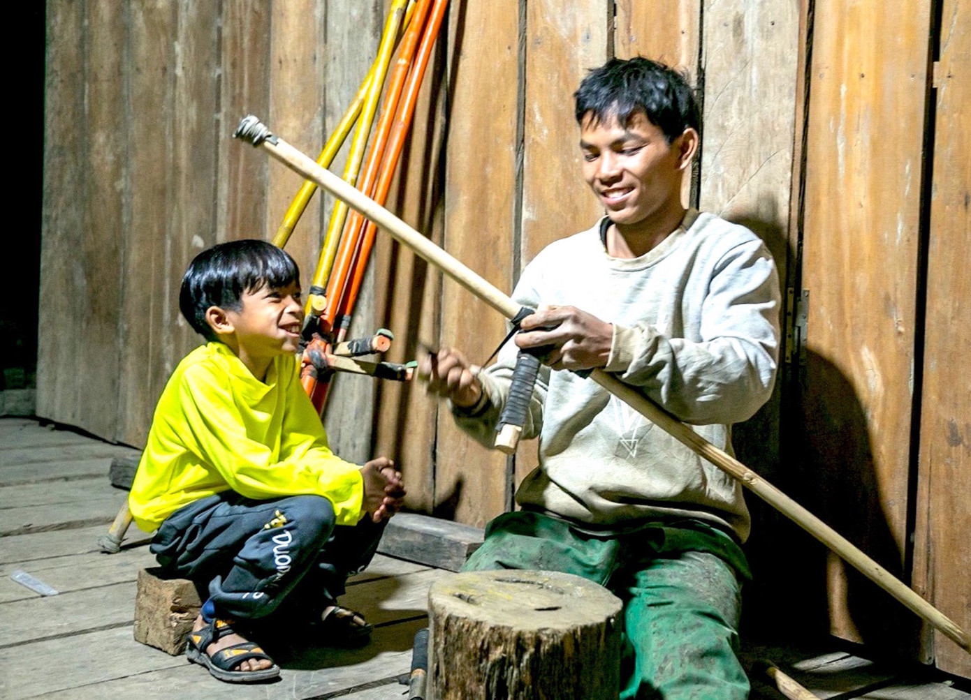 Cột cà kheo cũng là một bài học khó, cần phải học ngay từ nhỏ. Tại Gia Lai, môn cà kheo còn được duy trì ở các huyện Chư Păh, Đức Cơ, Đak Pơ, Phú Thiện và thành phố Pleiku.