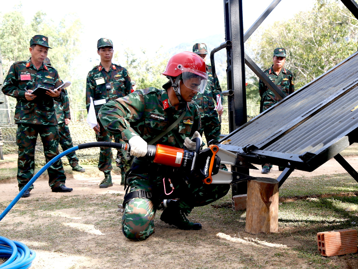 Nâng kích cửa bị bịt