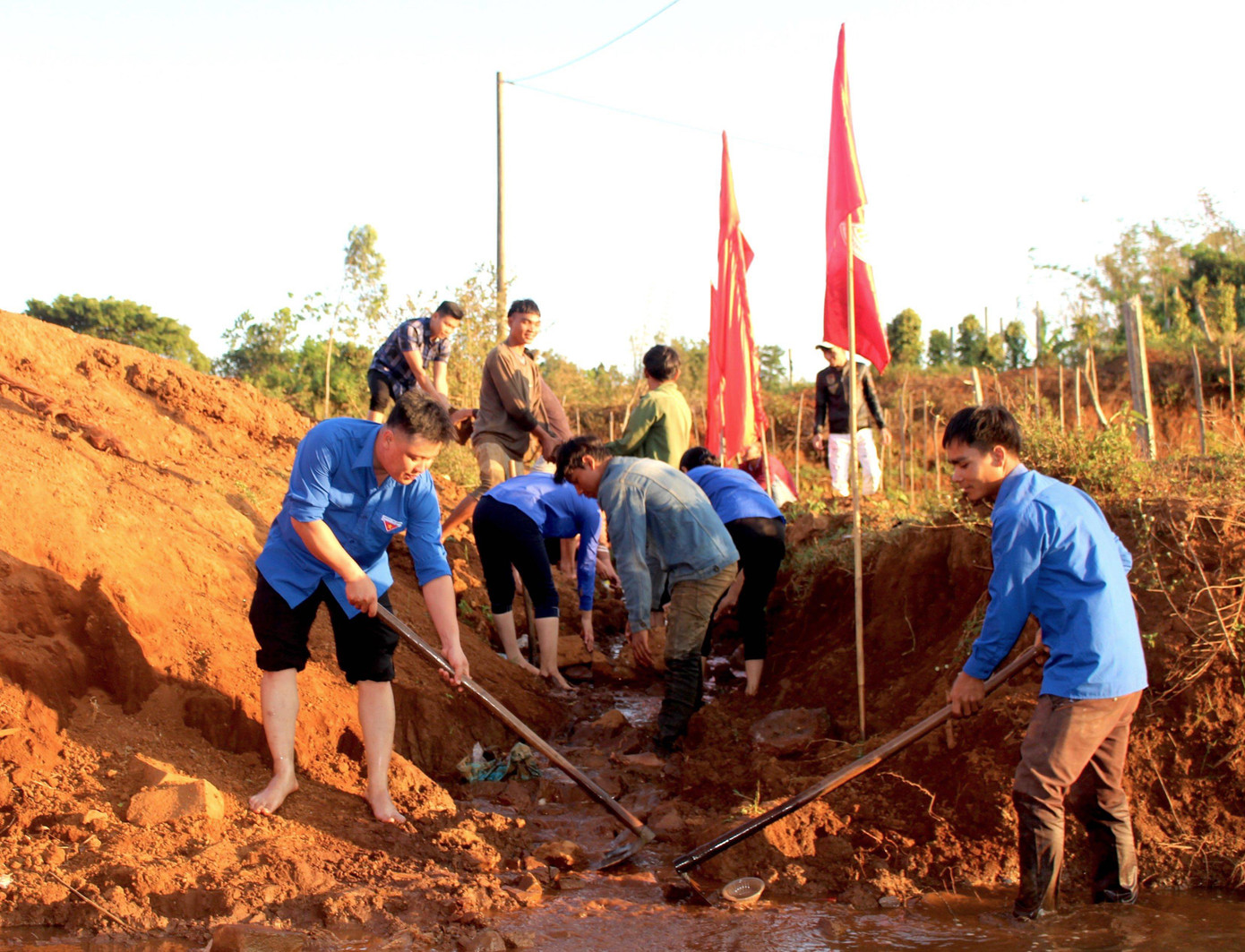 Tuổi trẻ Gia Lai chung tay xây dựng nông thôn mới