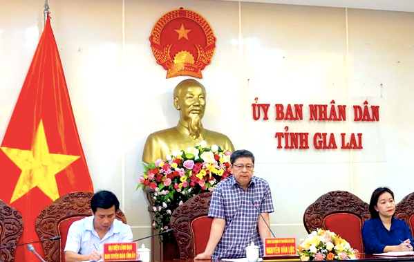 Ông Nguyễn Văn Lộc phát biểu trong một buổi họp báo của UBND tỉnh Gia Lai