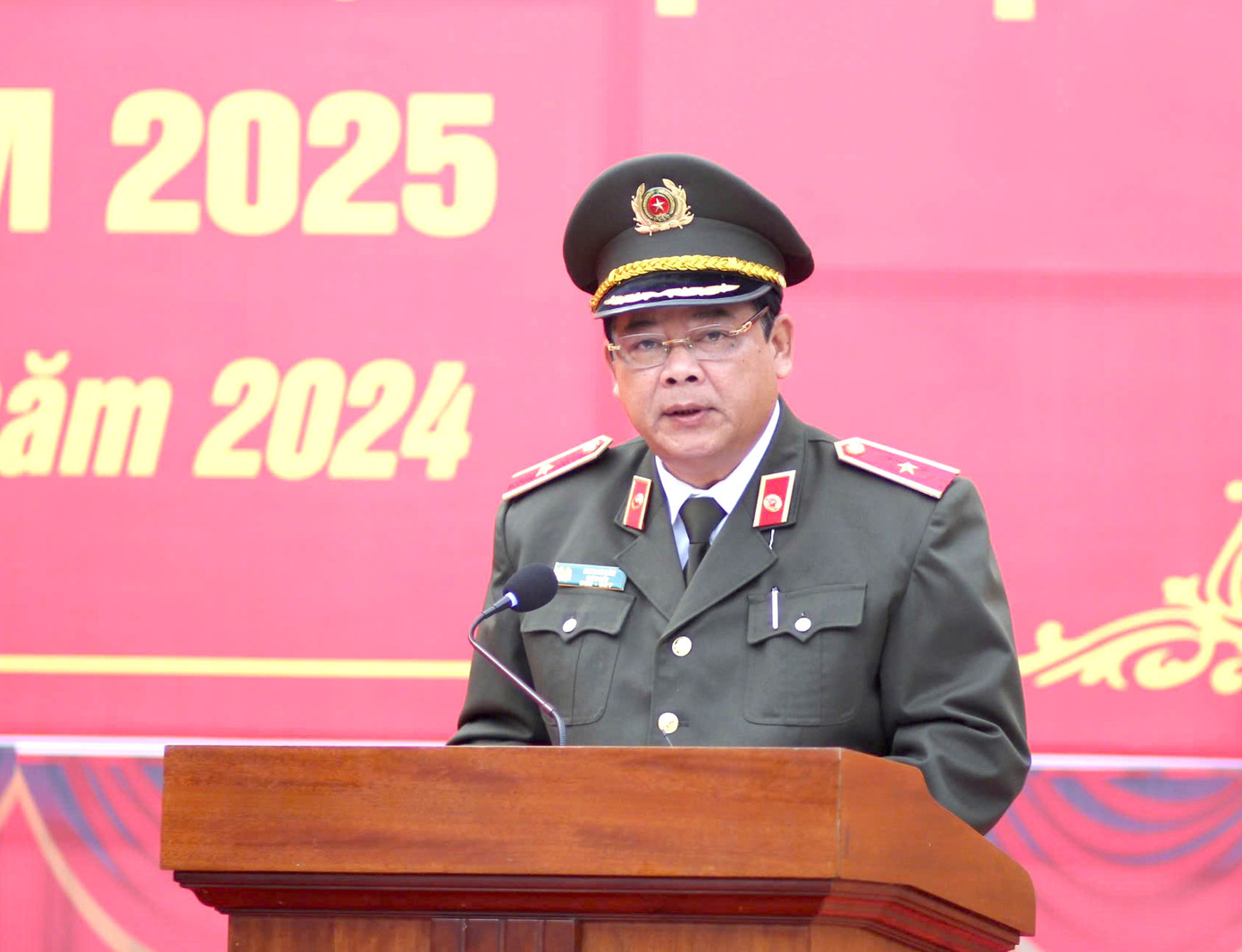 Phát biểu tại lễ phát động đợt cao điểm diễn ra sáng nay, Thiếu tướng Rah Lan Lâm - Giám đốc Công an tỉnh Gia Lai cho biết, mục tiêu của đợt cao điểm là ngăn chặn và giảm thiểu tối đa các loại tội phạm, đặc biệt là trộm cắp, cướp giật để tạo môi trường an toàn, giúp người dân yên tâm đón Tết.