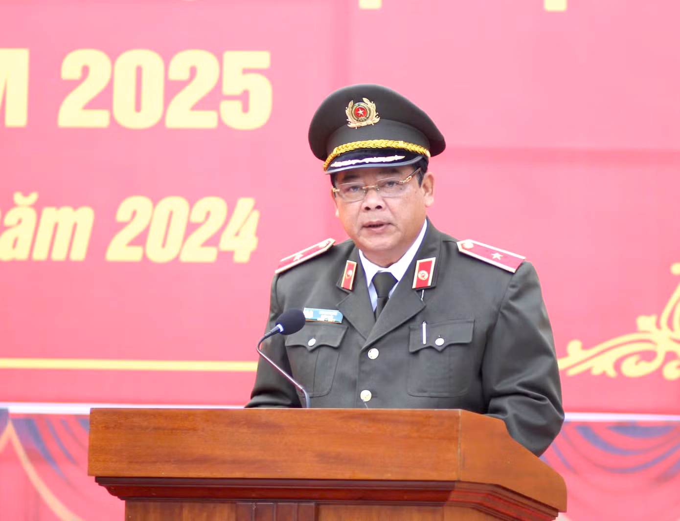 Phát biểu tại lễ phát động đợt cao điểm diễn ra sáng nay, Thiếu tướng Rah Lan Lâm - Giám đốc Công an tỉnh Gia Lai cho biết, mục tiêu của đợt cao điểm là ngăn chặn và giảm thiểu tối đa các loại tội phạm, đặc biệt là trộm cắp, cướp giật để tạo môi trường an toàn, giúp người dân yên tâm đón Tết.