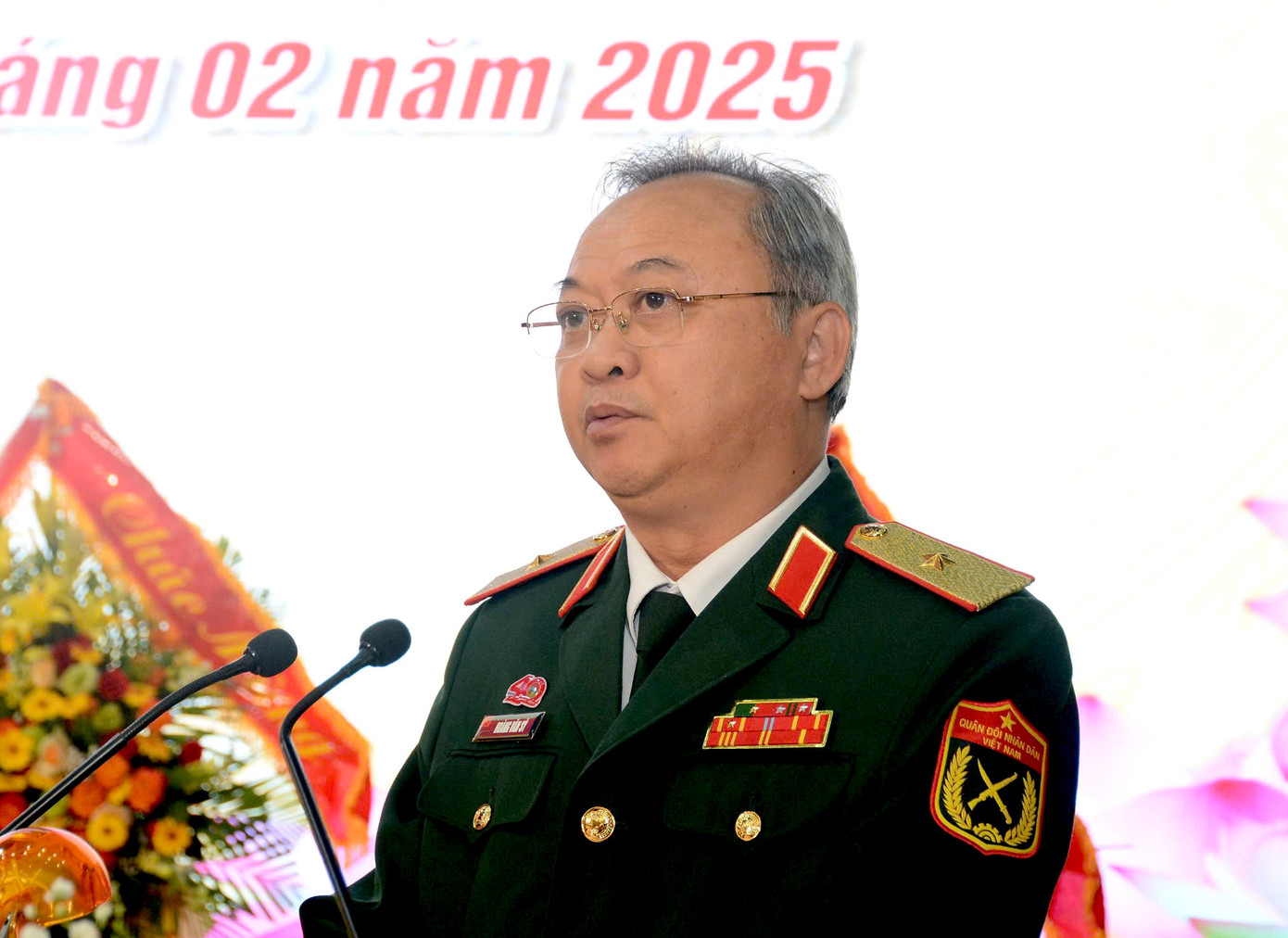 Thiếu tướng Hoàng Văn Sỹ phát biểu tại buổi lễ. Thiếu tướng Hoàng Văn Sỹ phát biểu tại buổi lễ.
