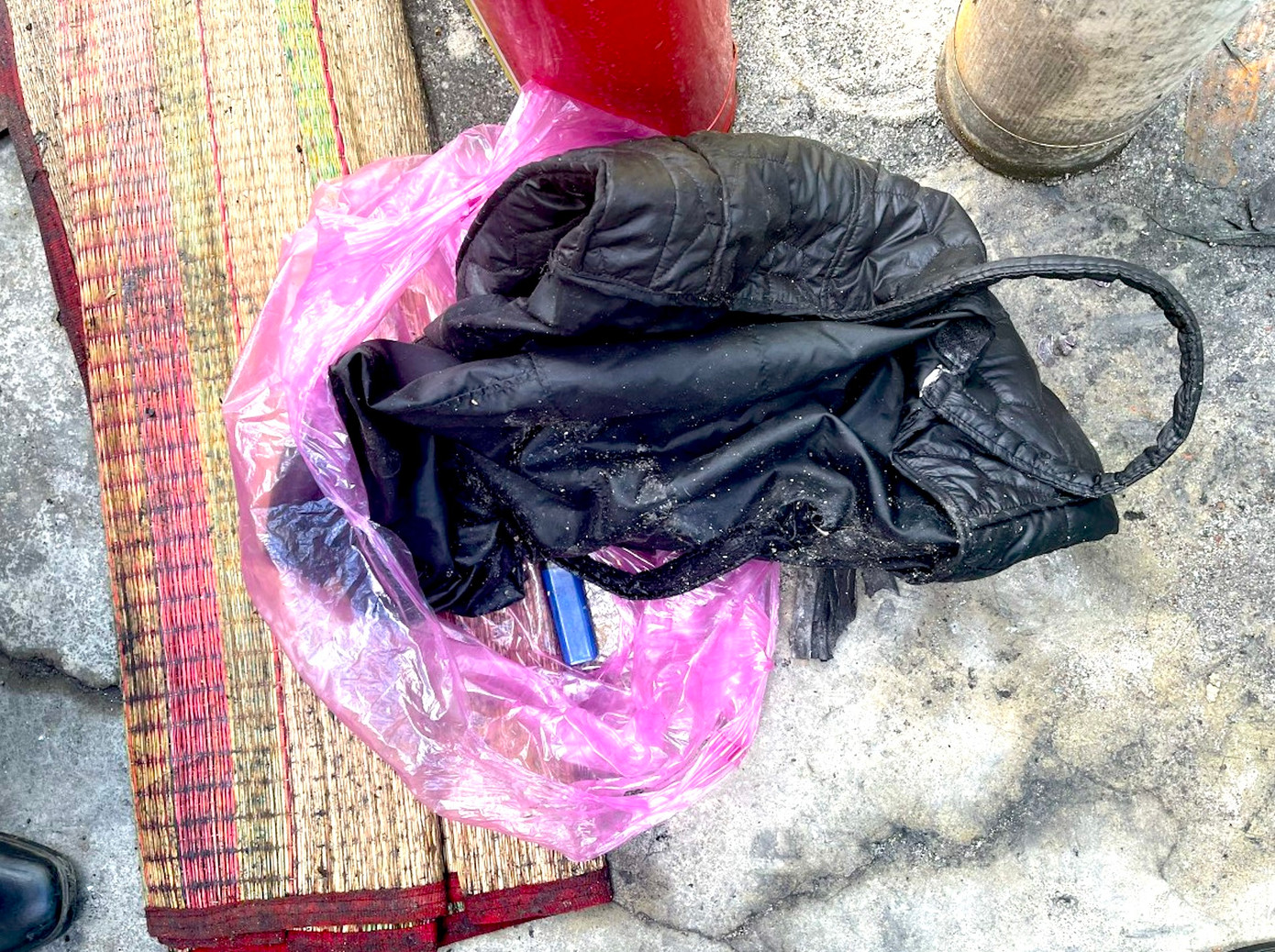 Vật dụng nghi do ông Ng.Tr.N. đã sử dụng để phóng hoả