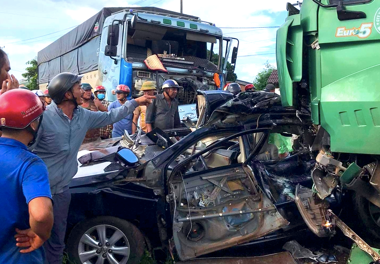 Hiện trường vụ tai nạn giao thông. Ảnh: Phạm Quý Hiện trường vụ tai nạn giao thông. Ảnh: Phạm Quý