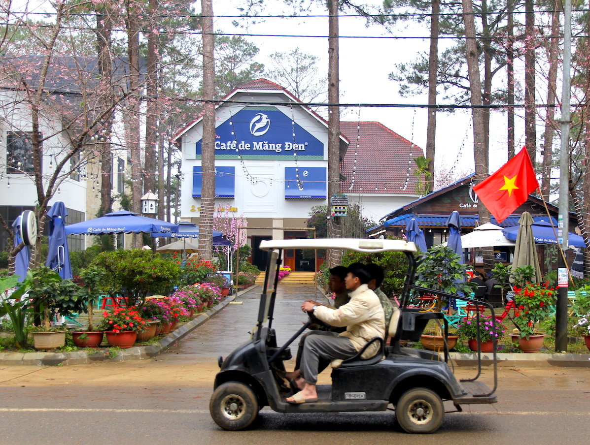 Cafe de Măng Đen là công ty con của Vị Trí Vàng ở thị trấn Măng Đen Cafe de Măng Đen là công ty con của Vị Trí Vàng ở thị trấn Măng Đen