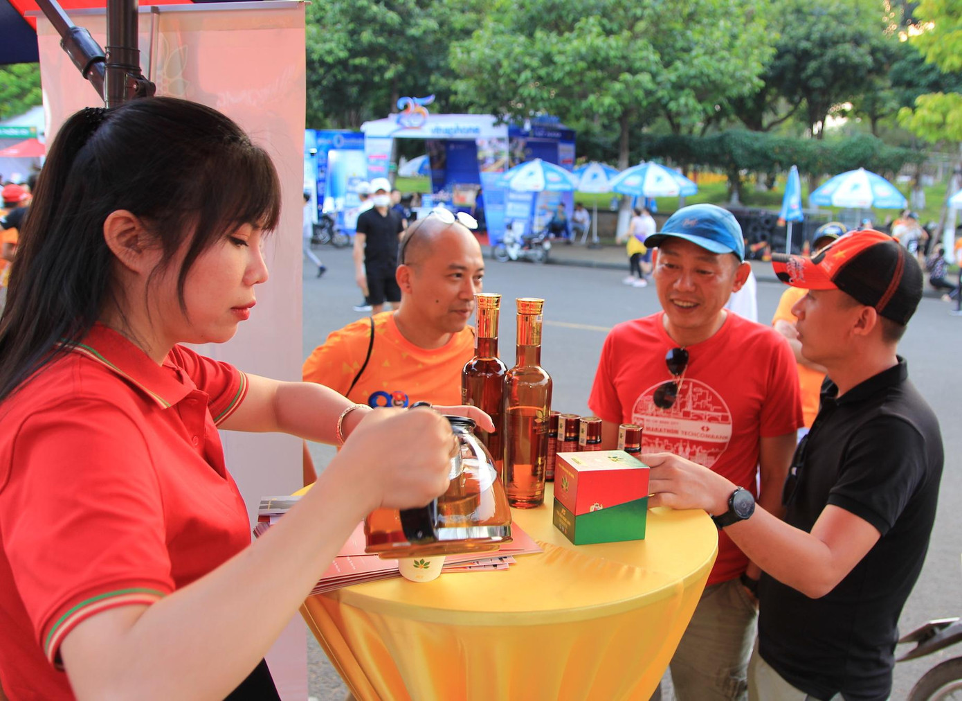 Sâm Ngọc Linh K5 được nhiều người trẻ và đặc biệt người lớn tuổi quan tâm, tìm hiểu để mua được những sản phẩm mang lại sức khoẻ cho bản thân