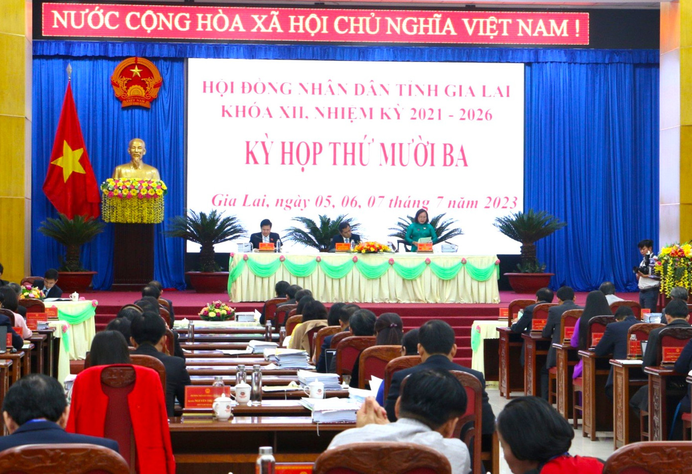 Quang cảnh kỳ họp