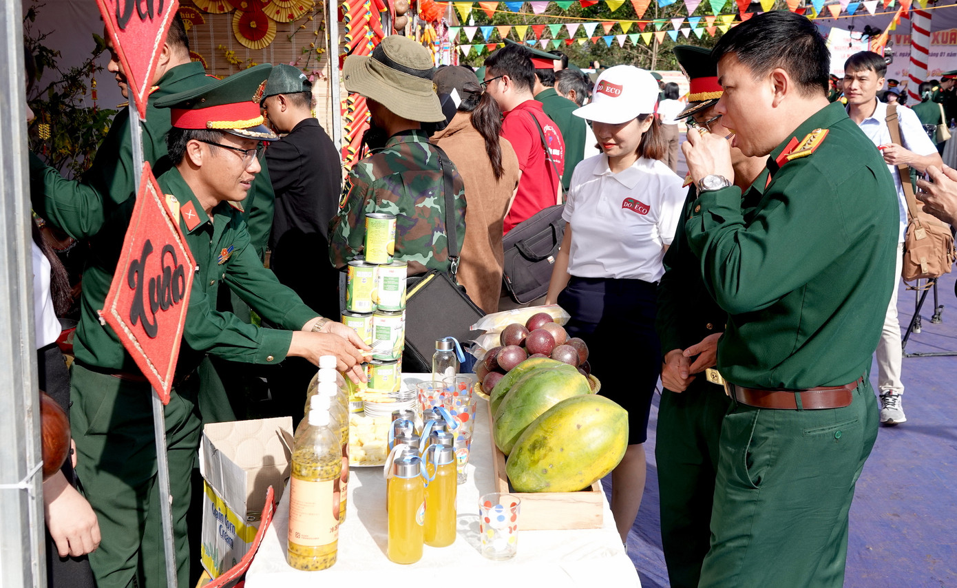 Mỗi công ty tham gia cuộc thi đều trưng bày các sản phẩm nông sản của đơn vị Mỗi công ty tham gia cuộc thi đều trưng bày các sản phẩm nông sản của đơn vị